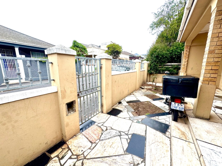 5 Bedroom Property for Sale in Woodstock Western Cape